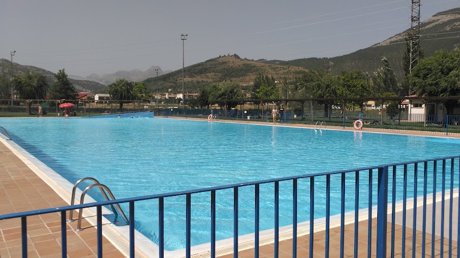 Bar piscinas municipales Cistierna