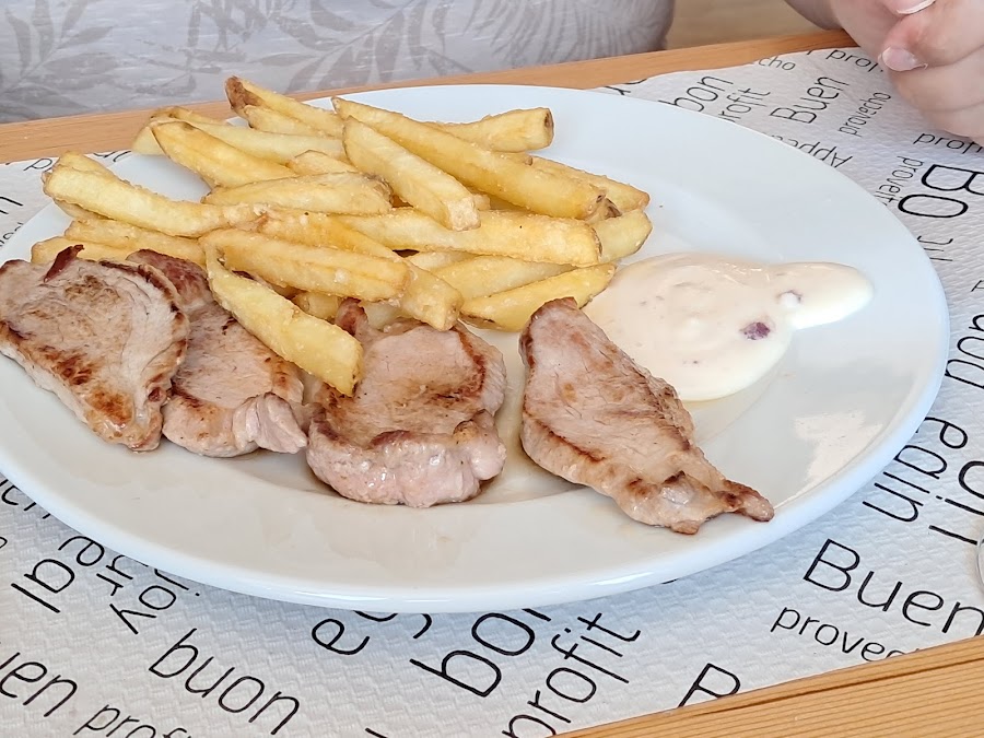 Bar Restaurante del Club Náutico Mirantes de Luna