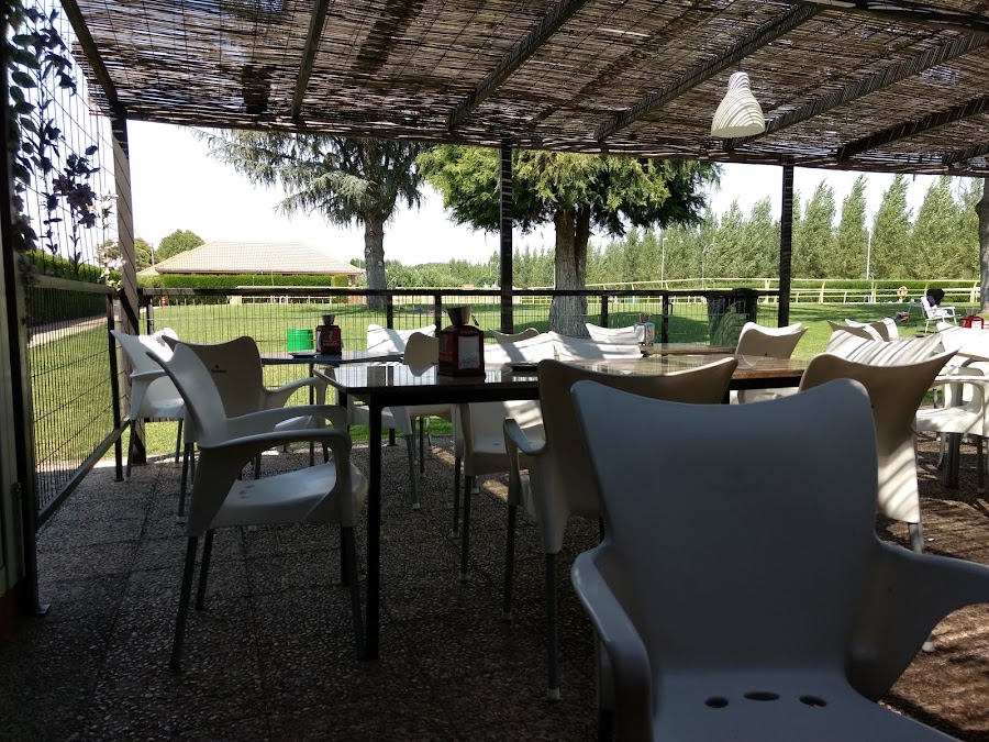 Bar Restaurante Las Piscinas Brillante
