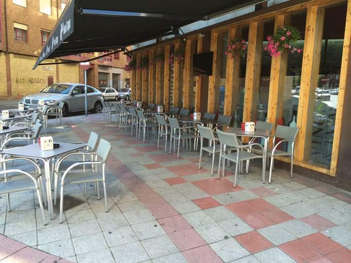 DChateo Cafe & Wine Bar
