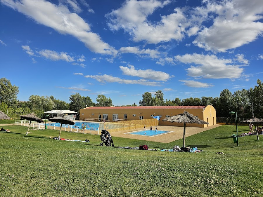 Piscinas municipales de Valdefresno
