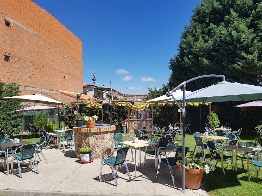 Restaurante la Ribera y Albergue la Encina
